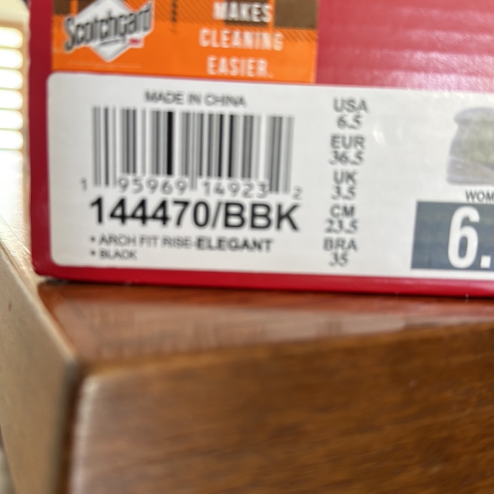 Brand new in box Skechers Arch Fit Black Boots with a wedge - Picture 6 of 6
